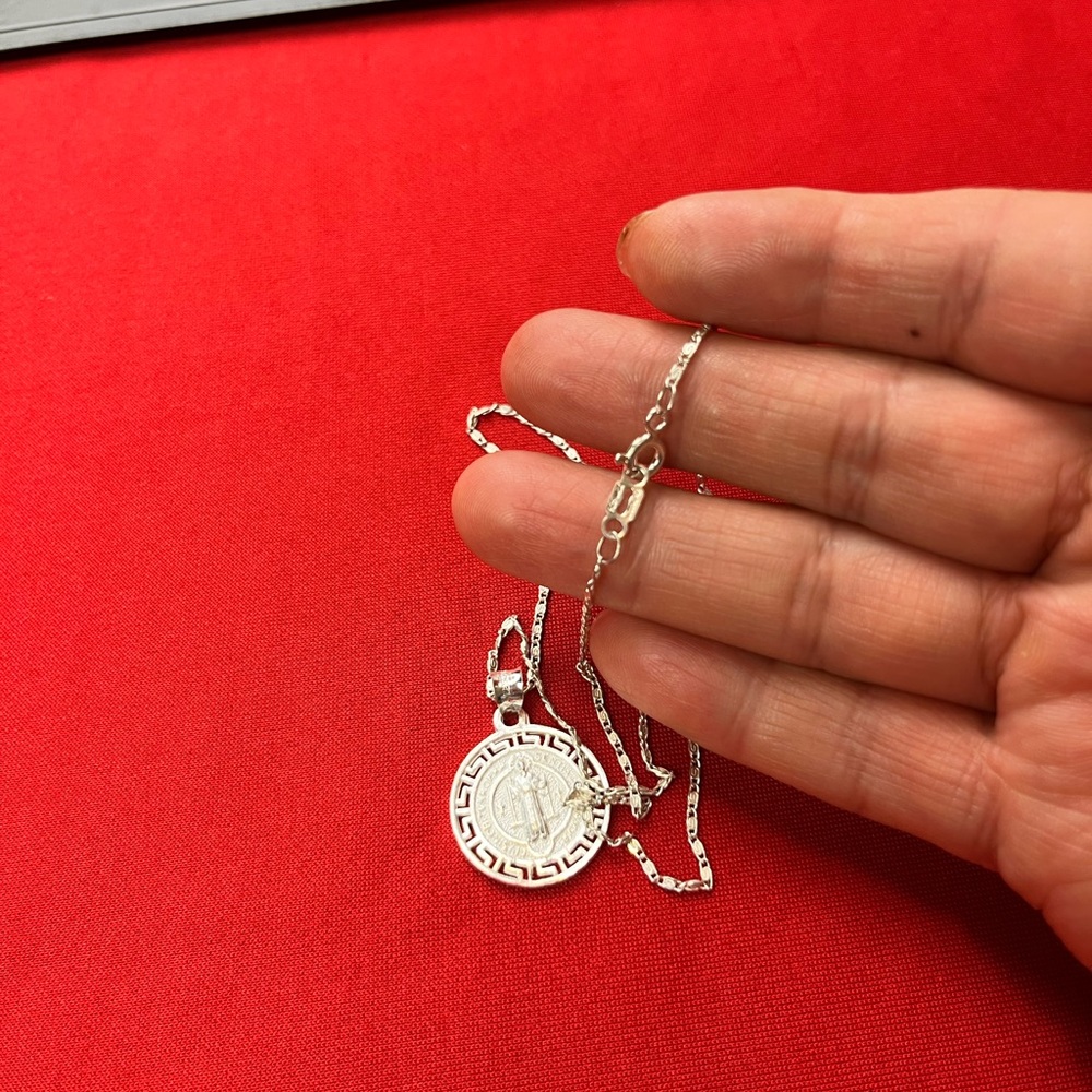 925 Sterling Silver St Benedict Catholic Medal and chain necklace - Picture 14 of 15